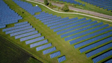 Handig en snel je zonnepanelen schoonmaken met tuinslang